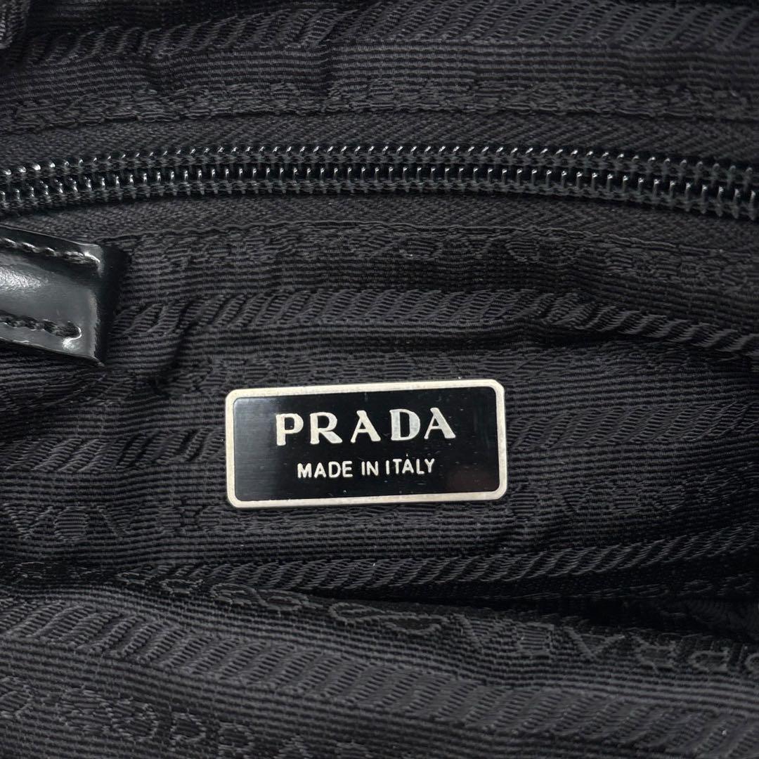 プラダ　メッセンジャーバッグ　ショルダーバッグ　三角ロゴ　白タグ　ブラック