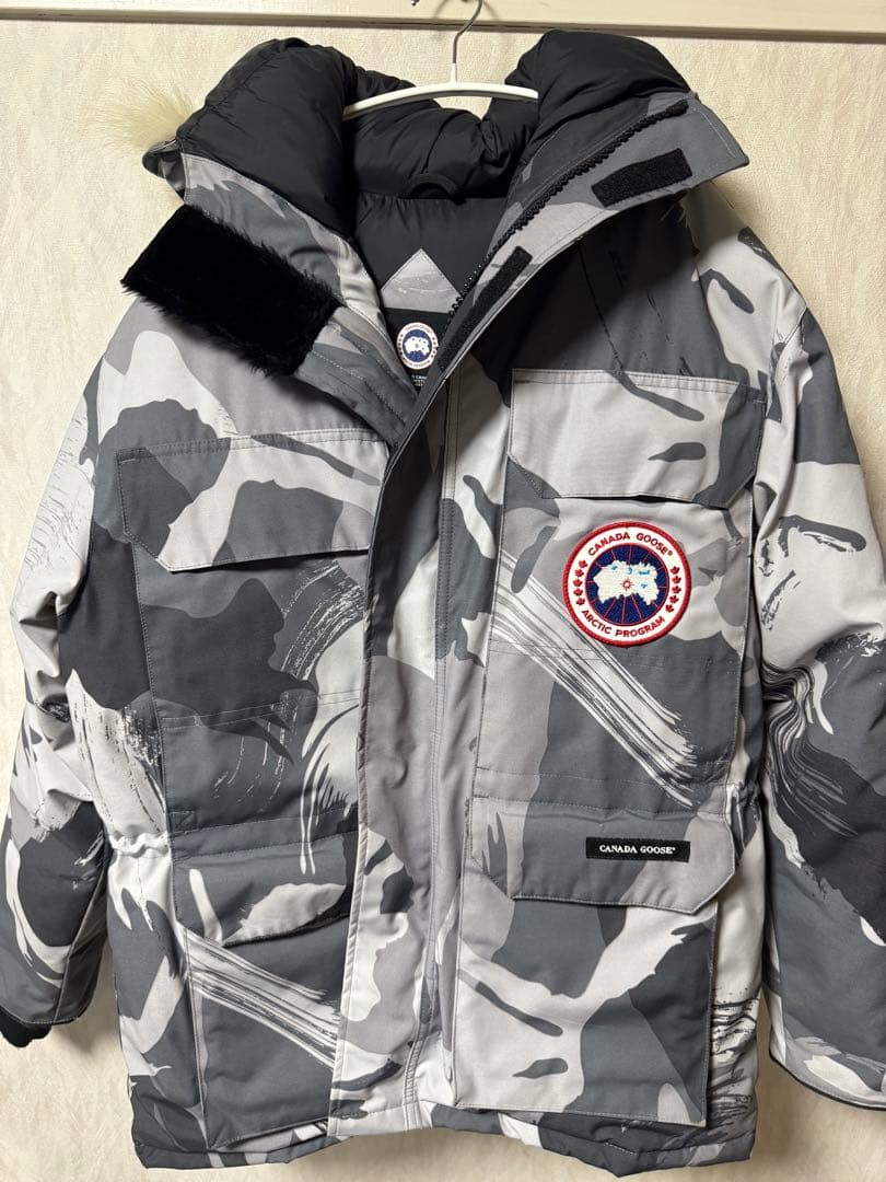   カモフラージュ ダウンジャケット