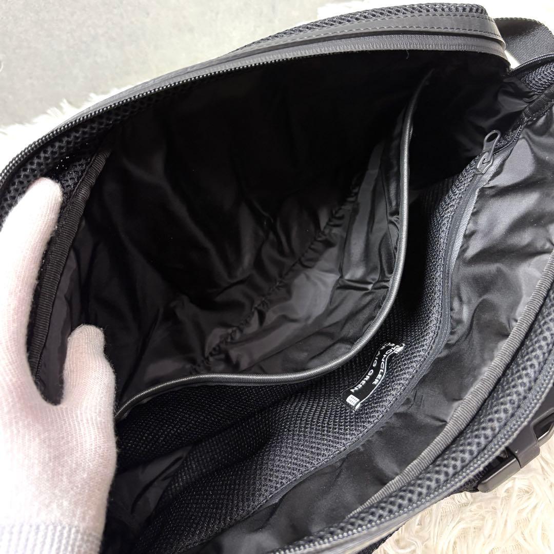 【極美品】モンクレール クレイググリーン メッセンジャーバッグ ブラック