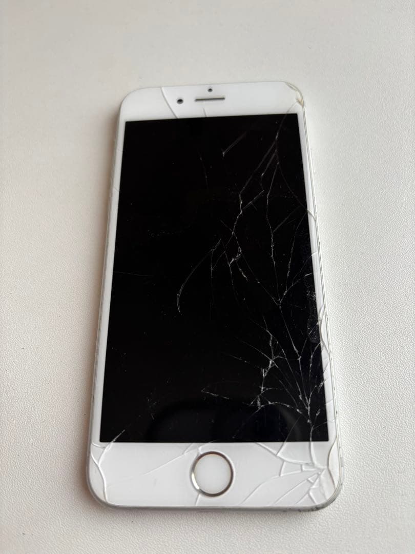 iPhone 6s シルバー 本体 ひび割れあり