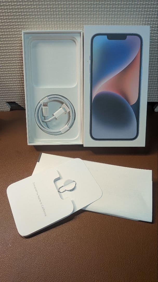 iphone 14 ブルー　美品