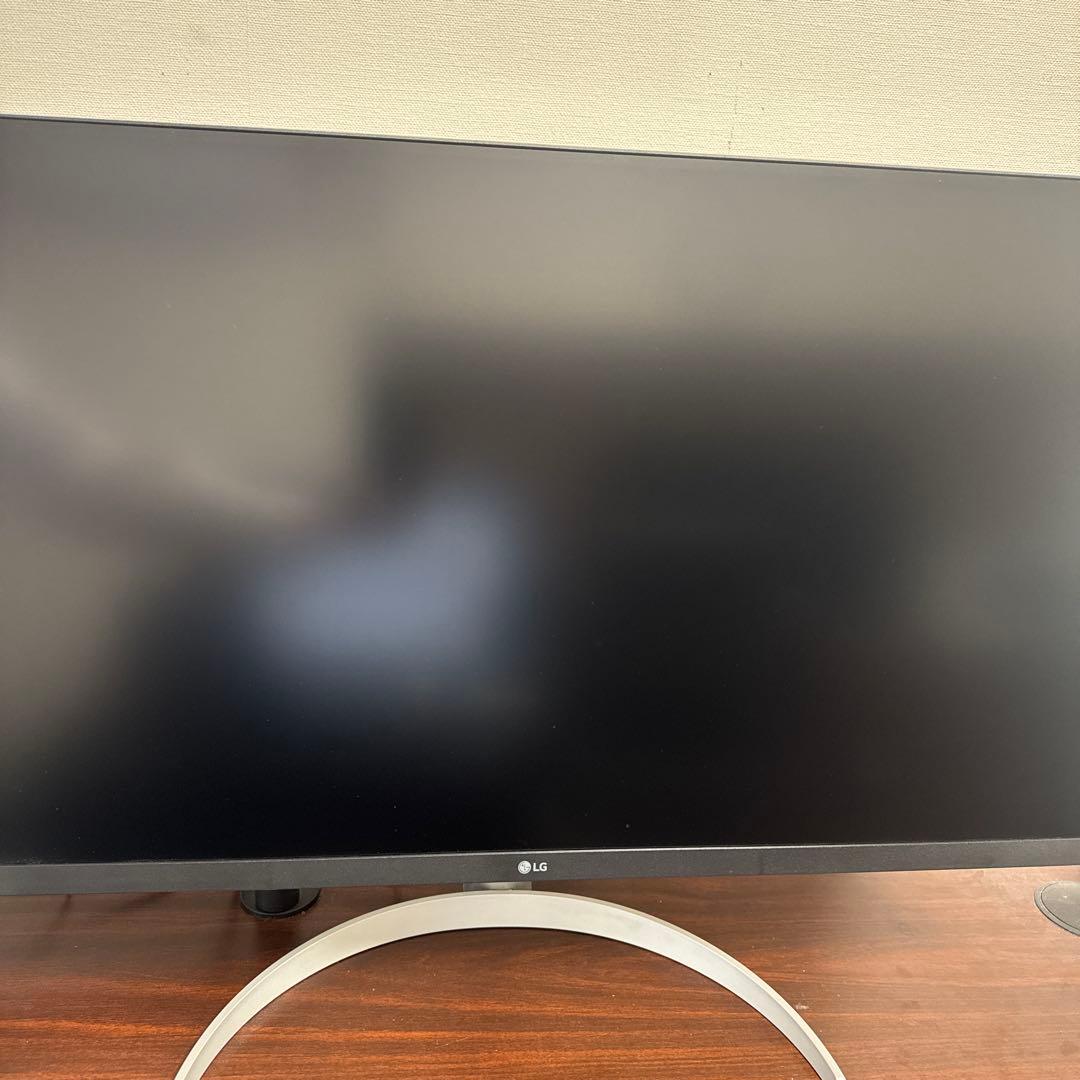 LG 32UQ850V-w 4kディスプレイ