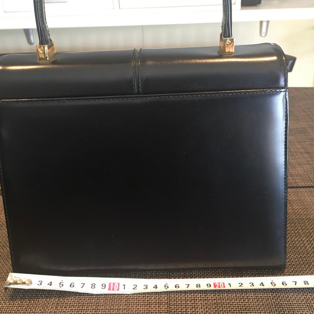 Yves Saint Laurent 黒 レザーハンドバッグ