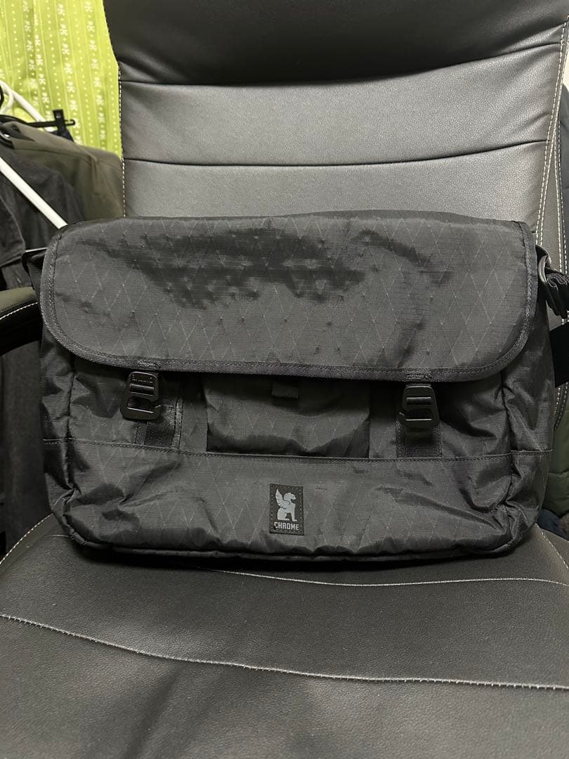Chrome MIDTOWN 20L MESSENGER ブラック
