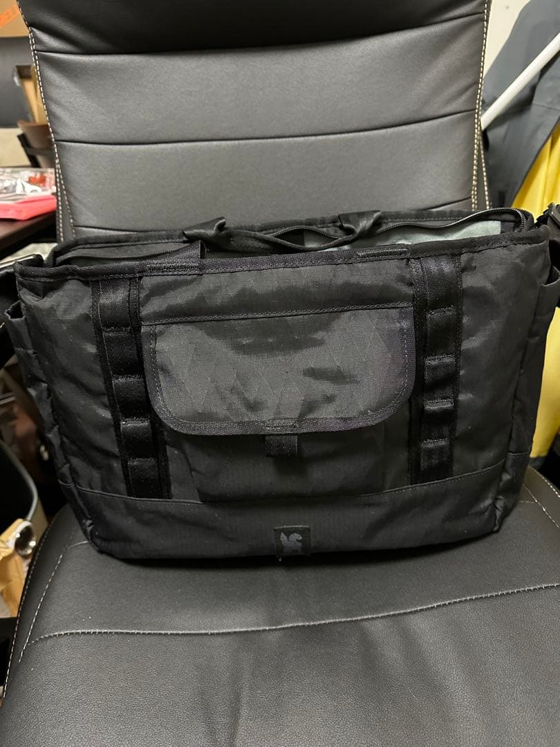 Chrome MIDTOWN 20L MESSENGER ブラック