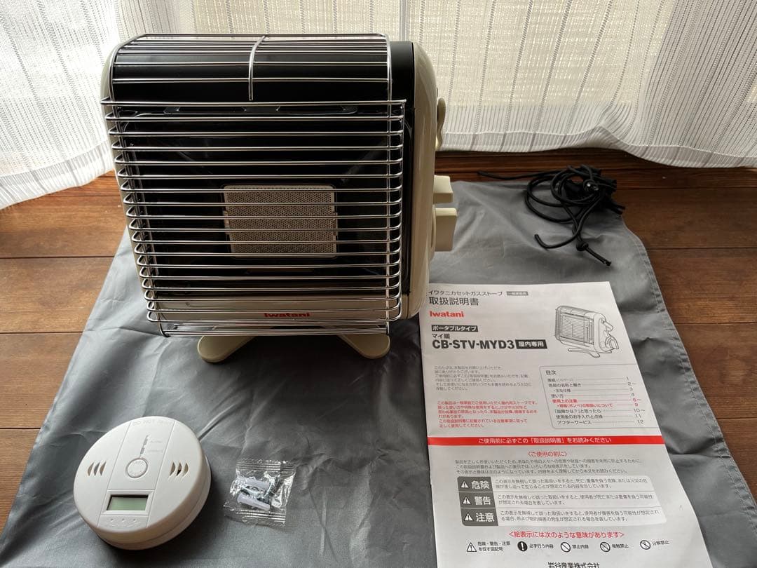ほぼ新品マイ暖イワタニCB-STV-MYD3ガスストーブ、一酸化炭素チェッカー
