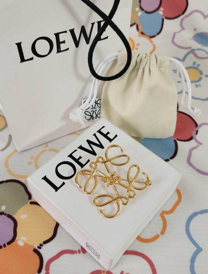 ロエベ　ブローチ　ゴールド　送料無料