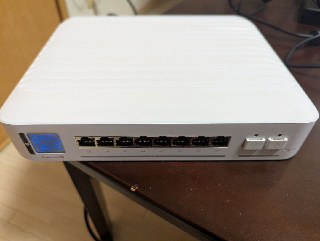 Ubiquiti UniFi スイッチ Enterprise 8 PoE