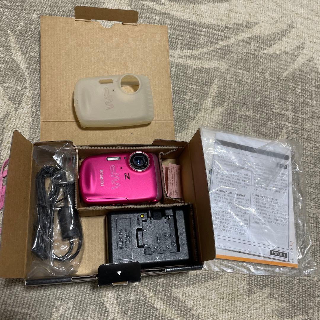 防水コンパクトデジカメ　Fujifilm FinePix Z33WP ピンク