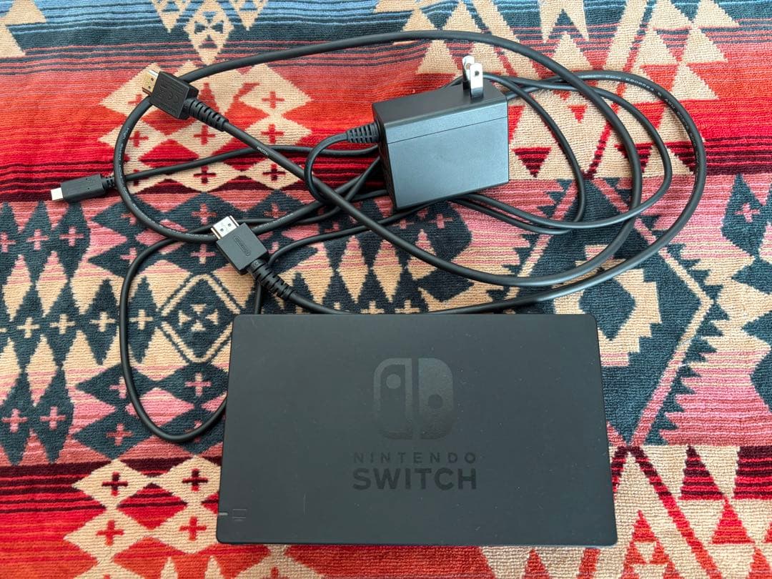 ニンテンドー　Switch 本体　古い型　旧型　充電器　※コントローラー無し