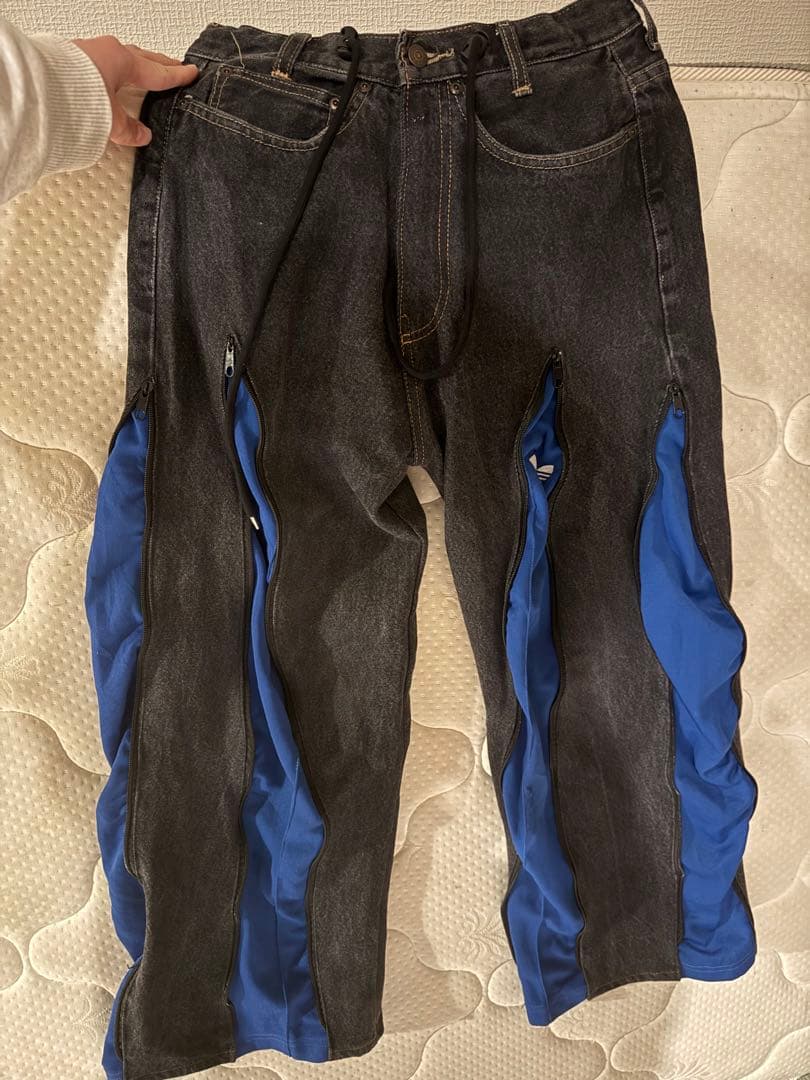 adidas リメイクジーンズ