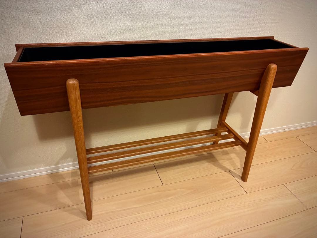 H.W.F PLANTER STAND”HIGH“