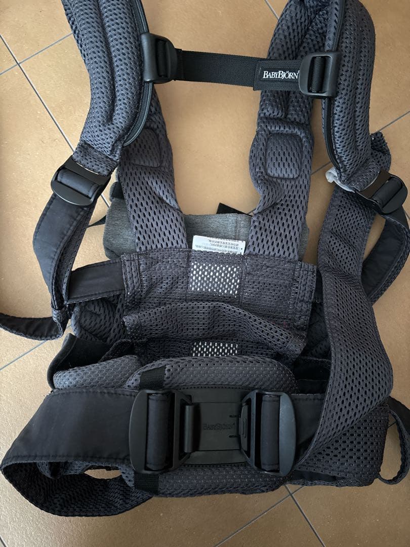 ベビービョルン キャリアHARMONY 抱っこ紐 メッシュ