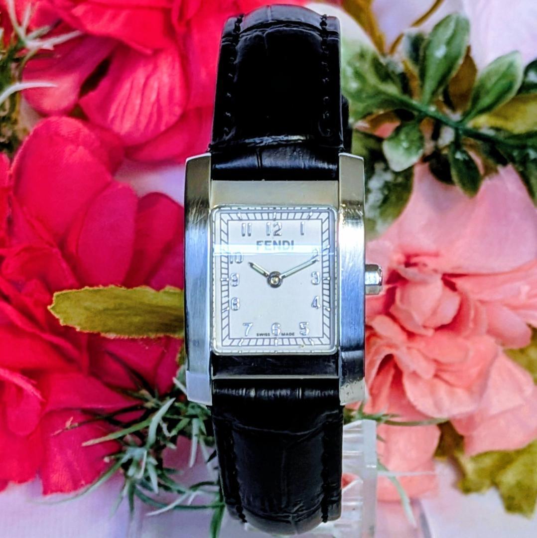 良品 FENDIフェンディ レディース腕時計7000Lホワイト伊太利 電池交換済