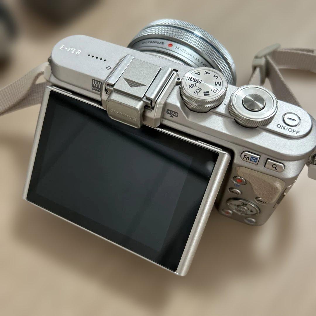 OLYMPUS PEN E-PL8 ホワイト　ダブルズームキット