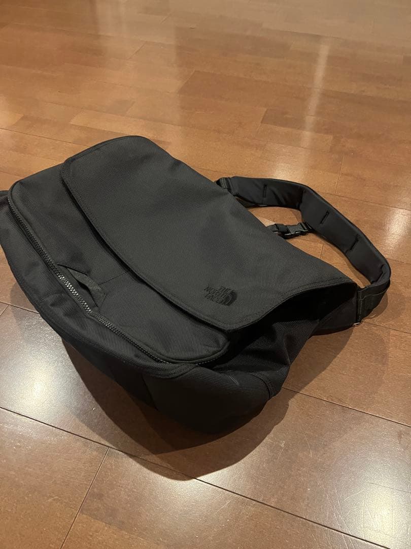 ザノースフェイス サターンメッセンジャー バッグ