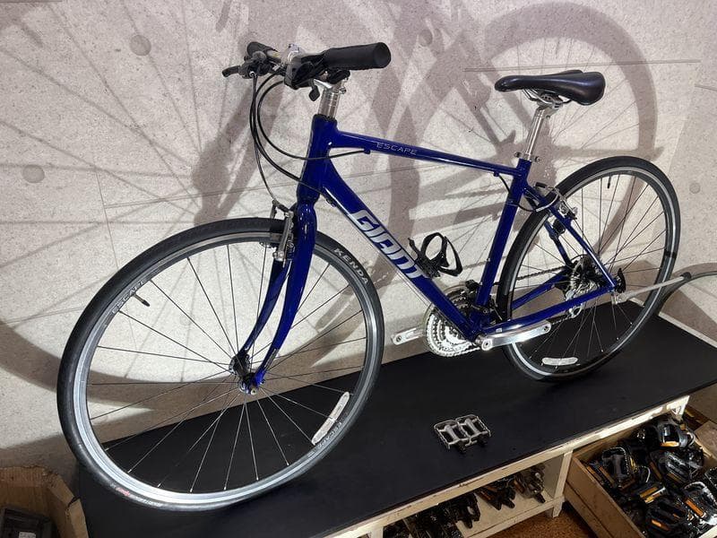 GIANT ESCAPE R3 クロスバイク sizeS　ブルーカラー