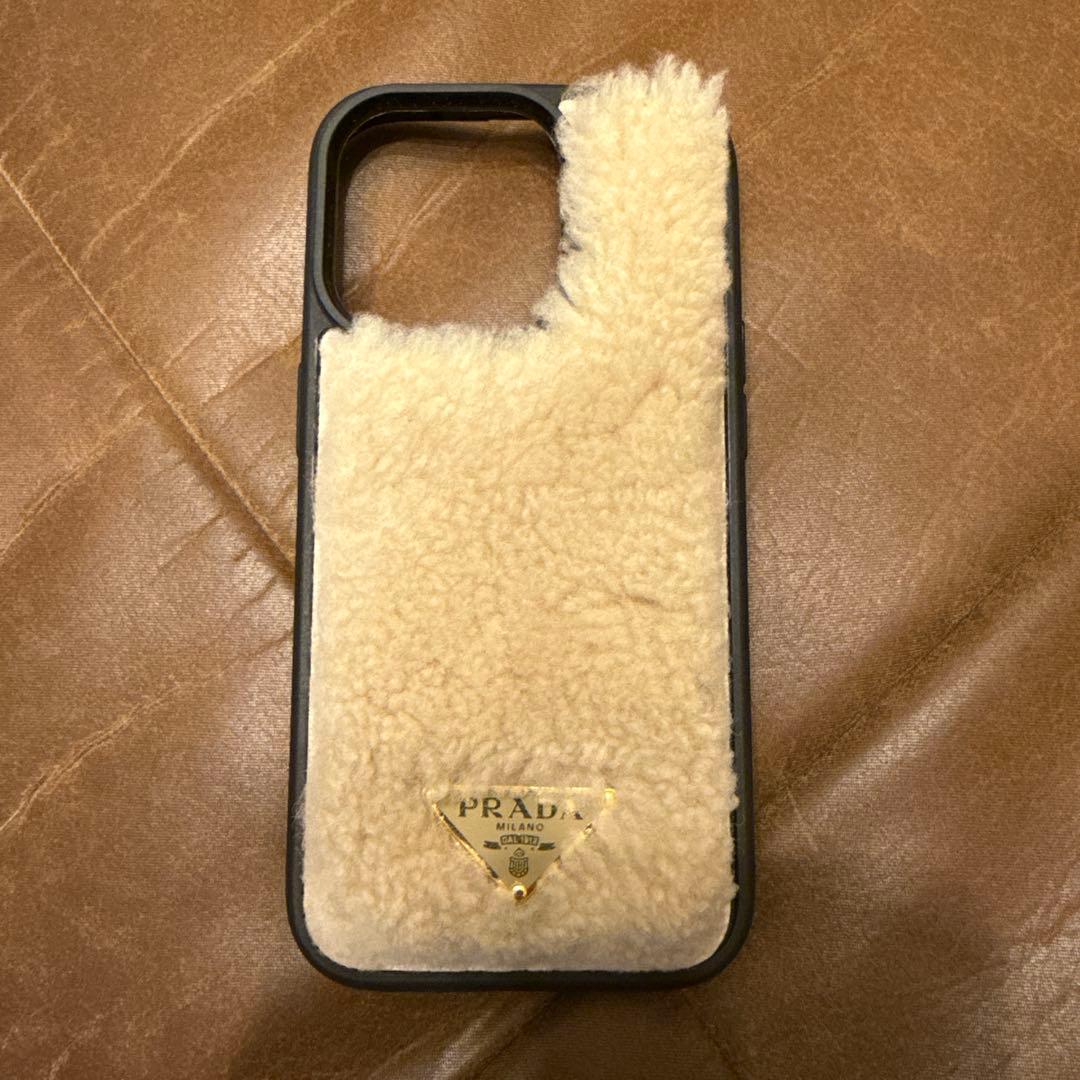 PRADA ファー iPhone14pro ケース