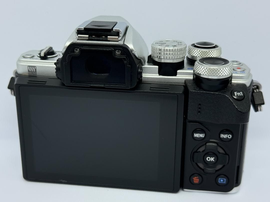 ☆OLYMPUS OM-D E-M10 MarkII ボディー シルバー☆