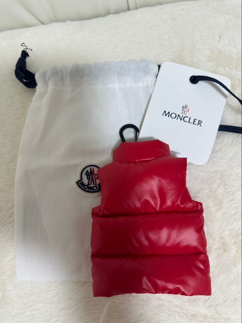 MONCLER ダウンベスト風キーホルダー レッド