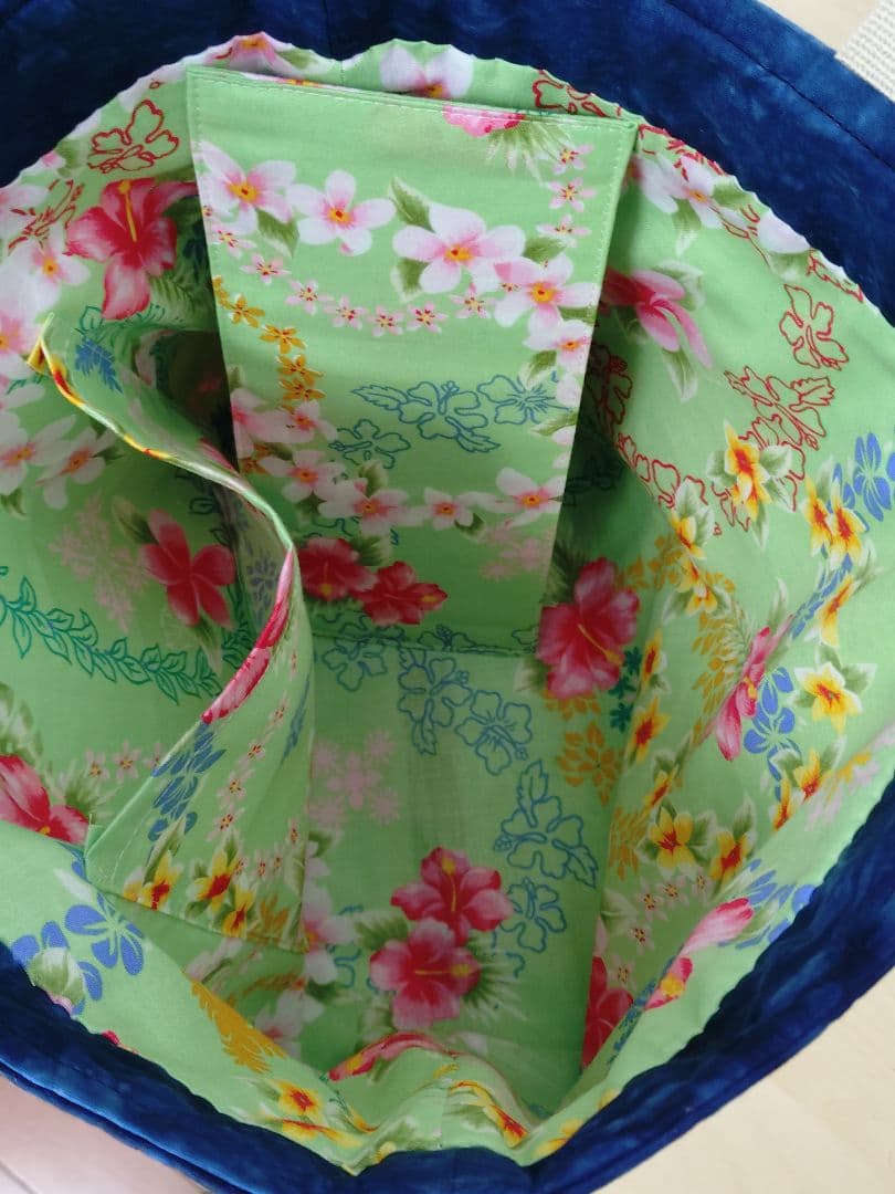 ハワイアンキルトバック・カラーの花・ハンドメイド