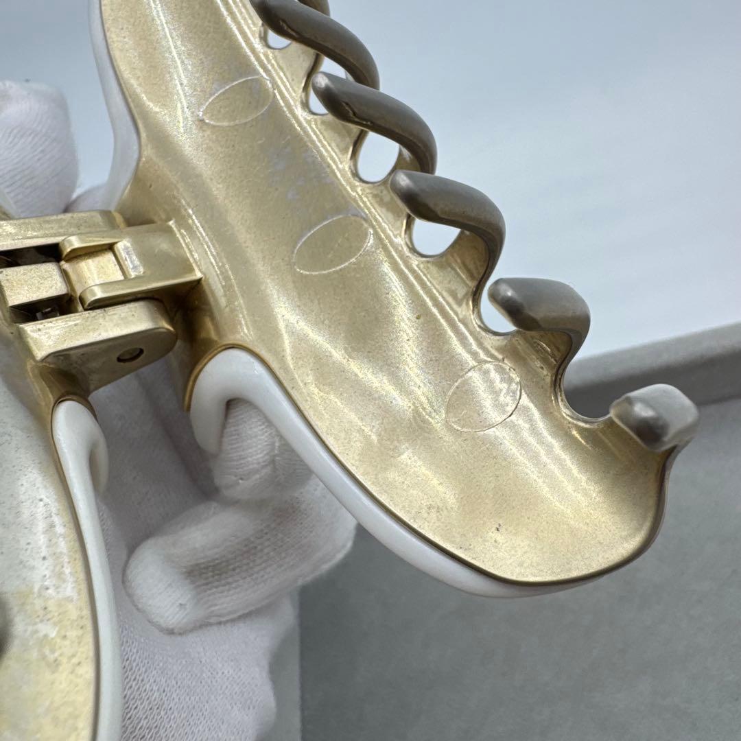 【人気】alexandre de paris ヘアクリップ　ホワイト　ゴールド