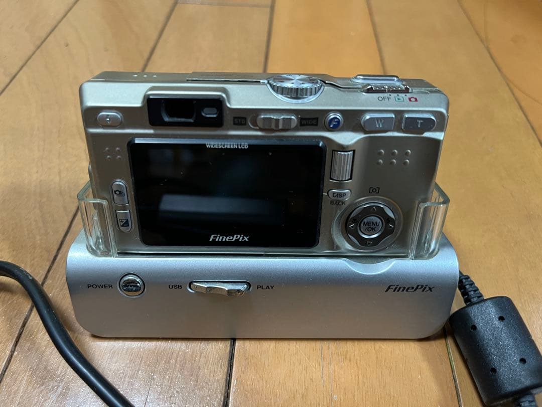 Fujifilm FinePix F710 コンパクトデジタルカメラ