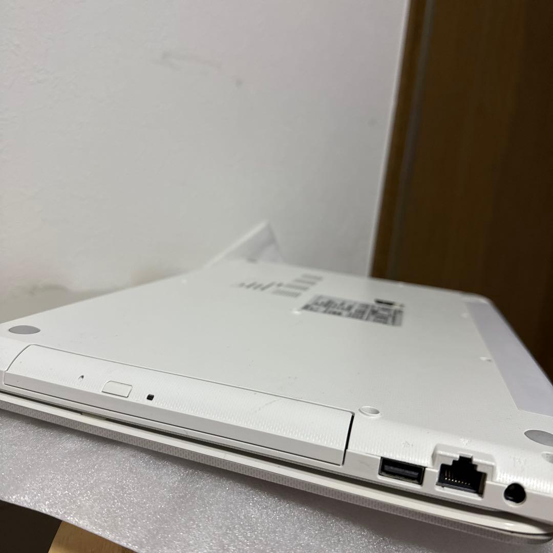 dynabook PT55-76MBXG ホワイトノートPC