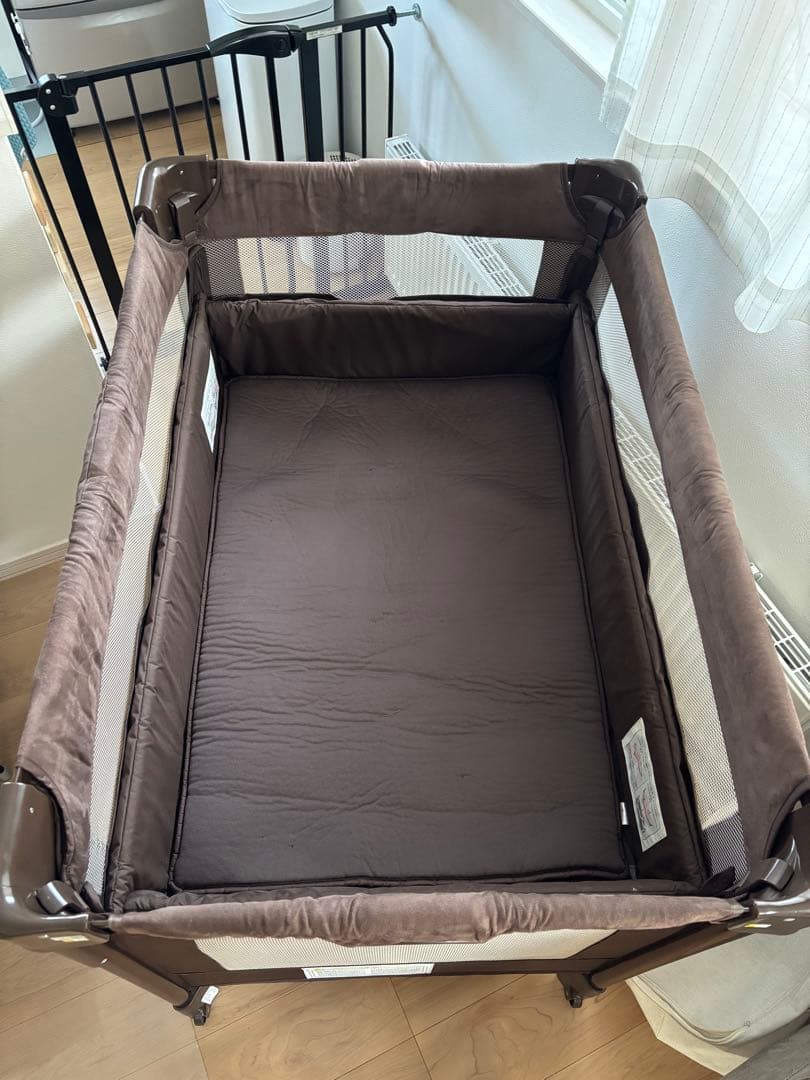 アップリカ　ココネルエアープラス　ブラウン　ベビーベット