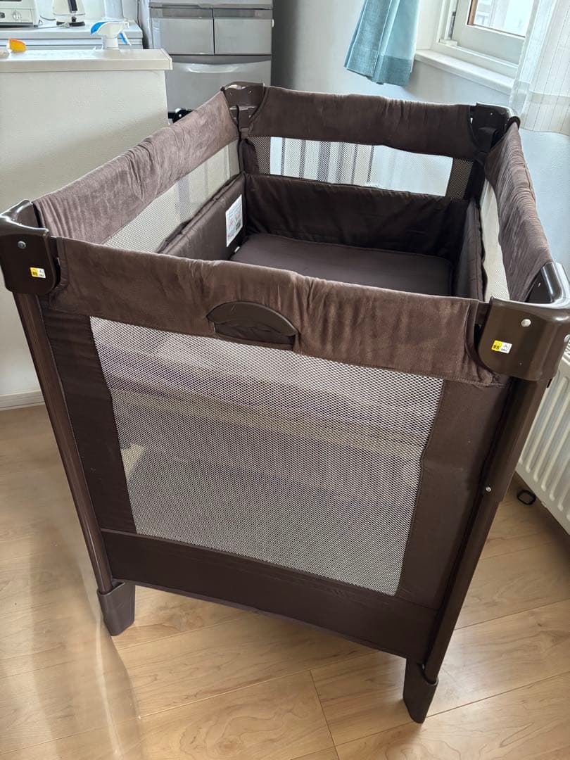 アップリカ　ココネルエアープラス　ブラウン　ベビーベット