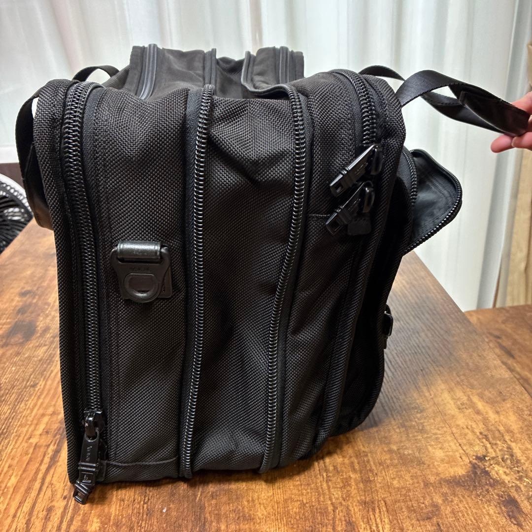 ビジネスバッグ ブラック 収納力高