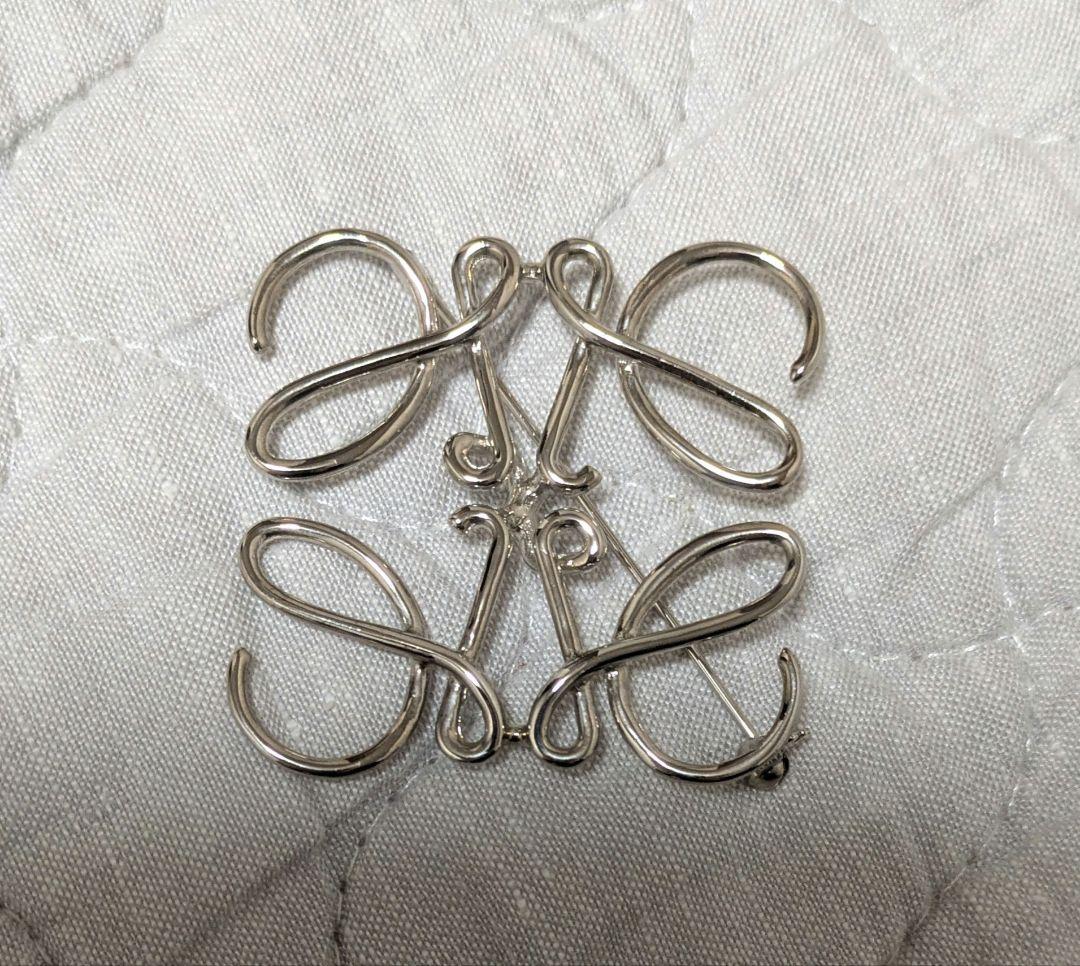 ロエベ　アナグラム　シルバーブローチ