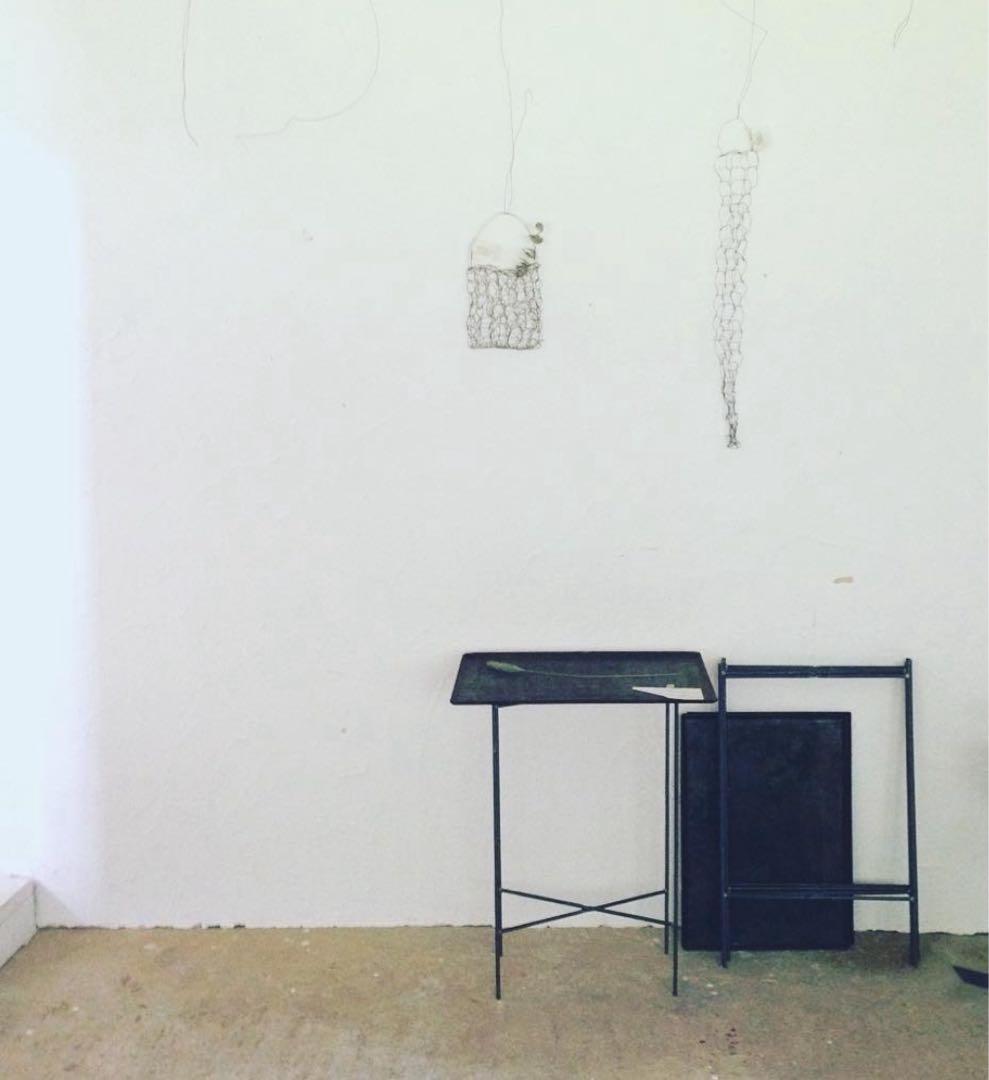 チプラスタジオ金属製シンプルテーブル