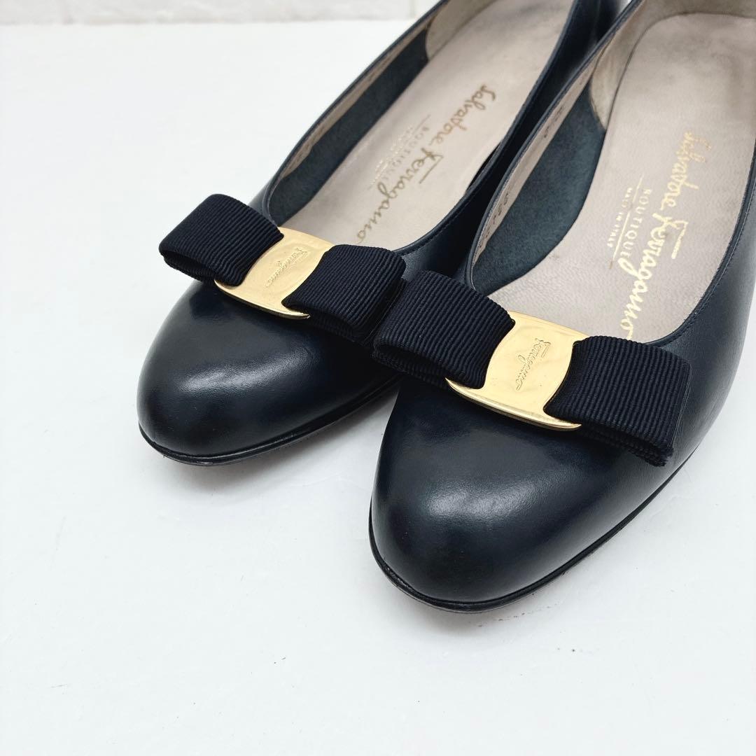 フェラガモ ゴールド金具 ヴァラ リボン パンプス ネイビー 6.5B レザー