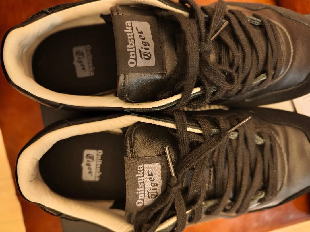 新品同様　Onitsuka Tiger SERRANO CL ブラック/27.0