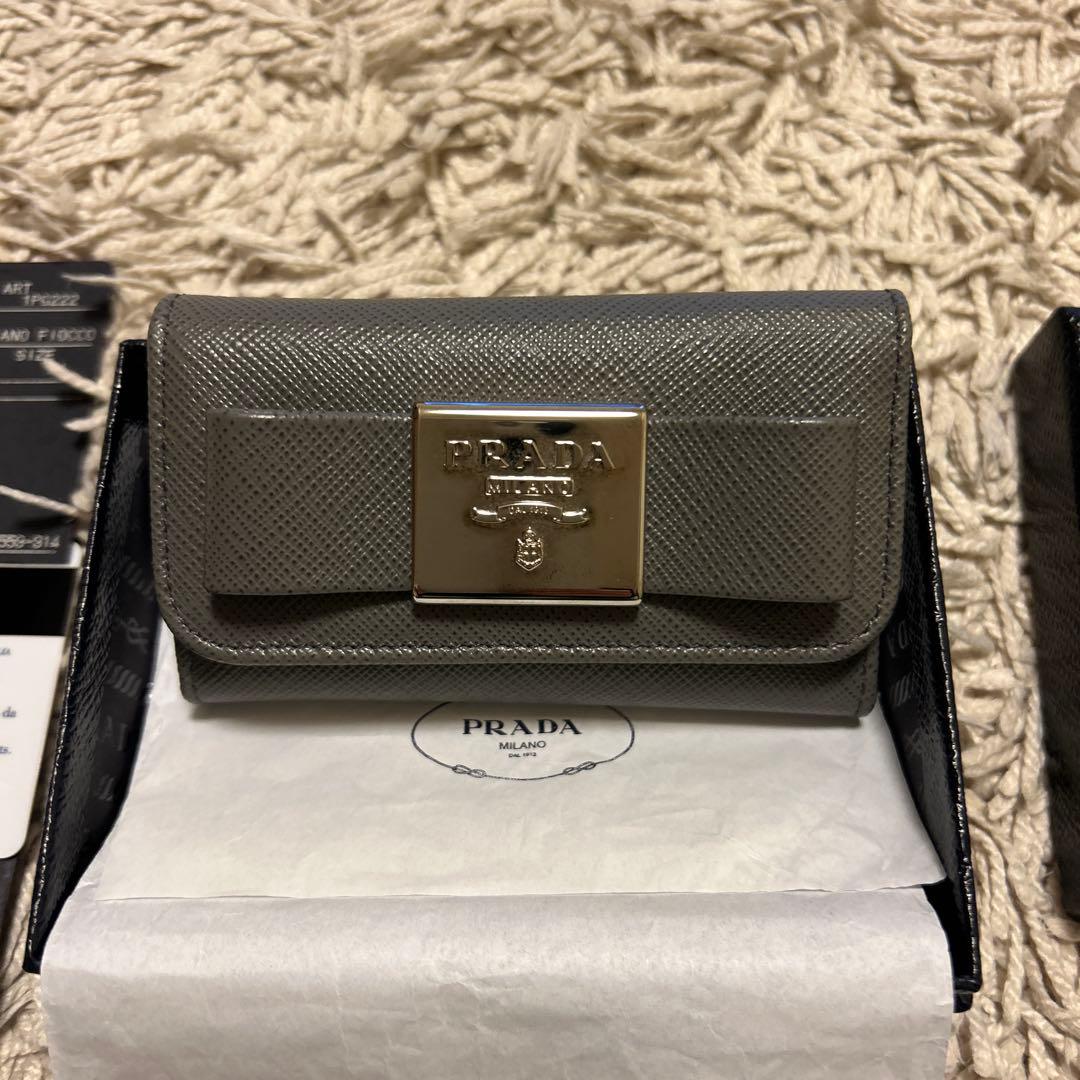PRADA キーケース マルモ　シルバー　リボン　未使用　新品　グレー