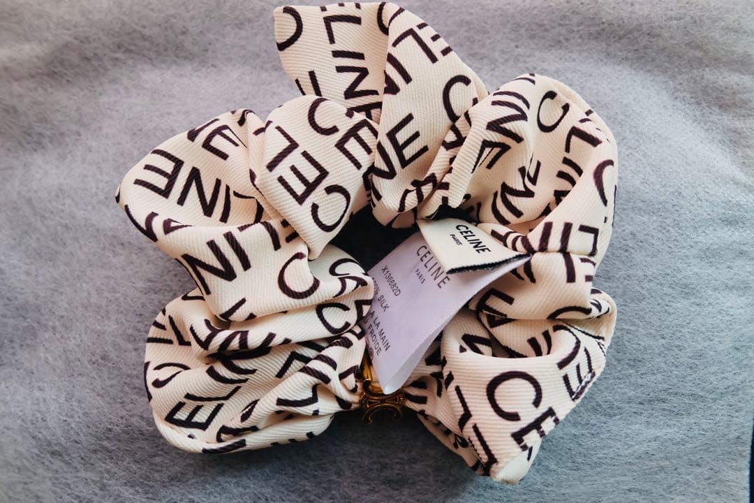 【美品】 CELINE ロゴシュシュ ホワイト/ブラック