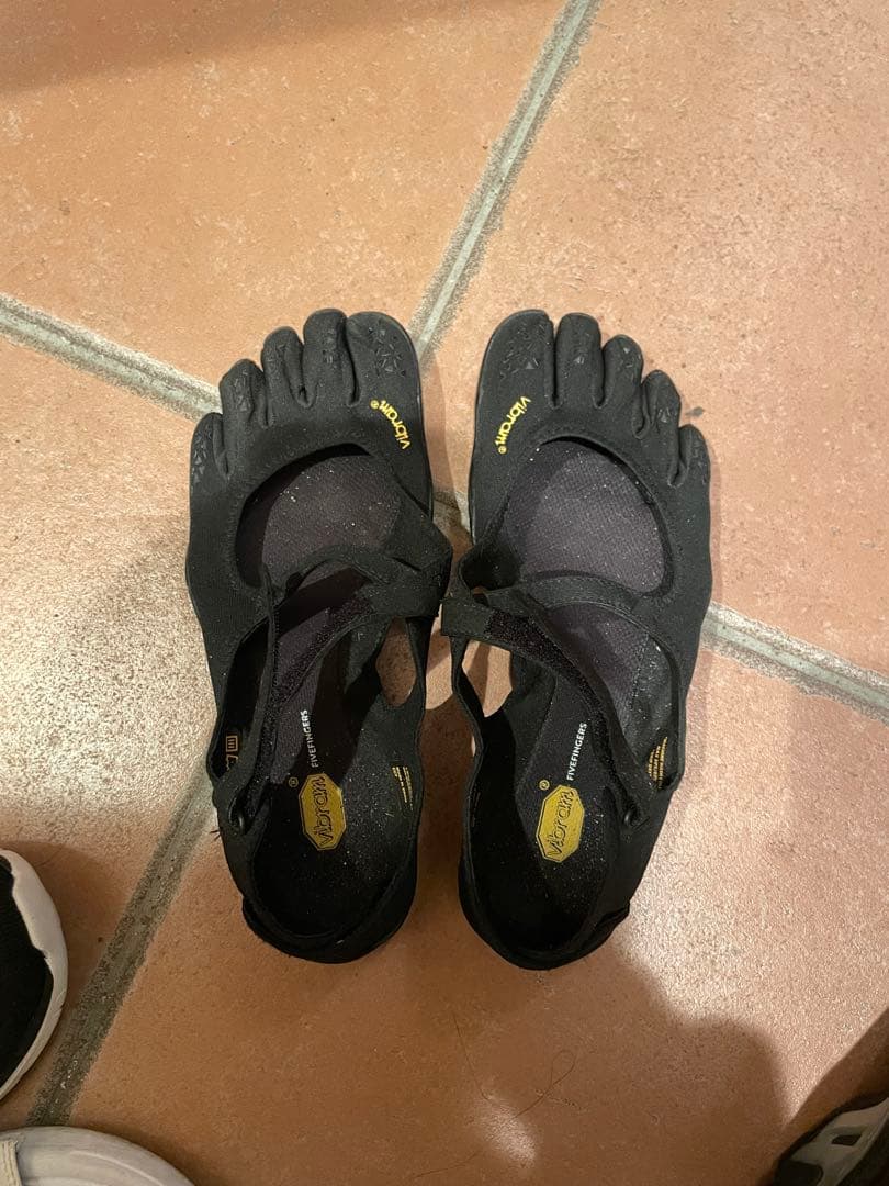 Vibram 5本指サンダル ブラック
