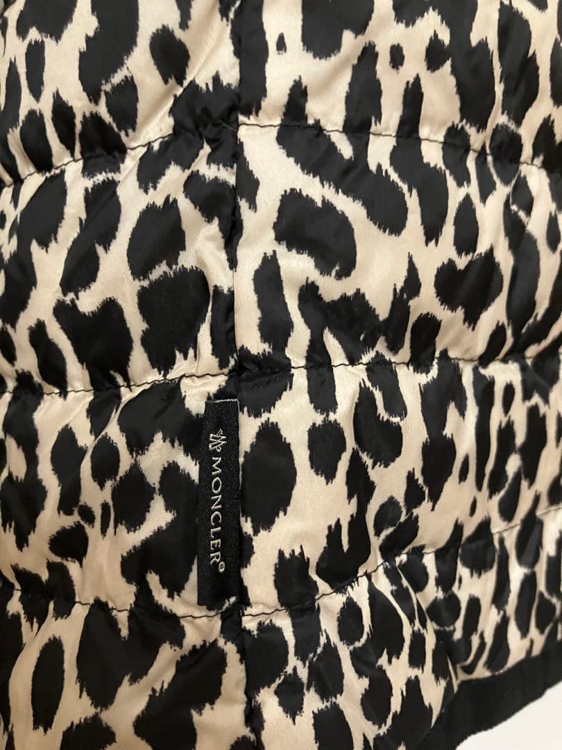 Moncler モンクレール　リバーシブルライトダウンジャケット