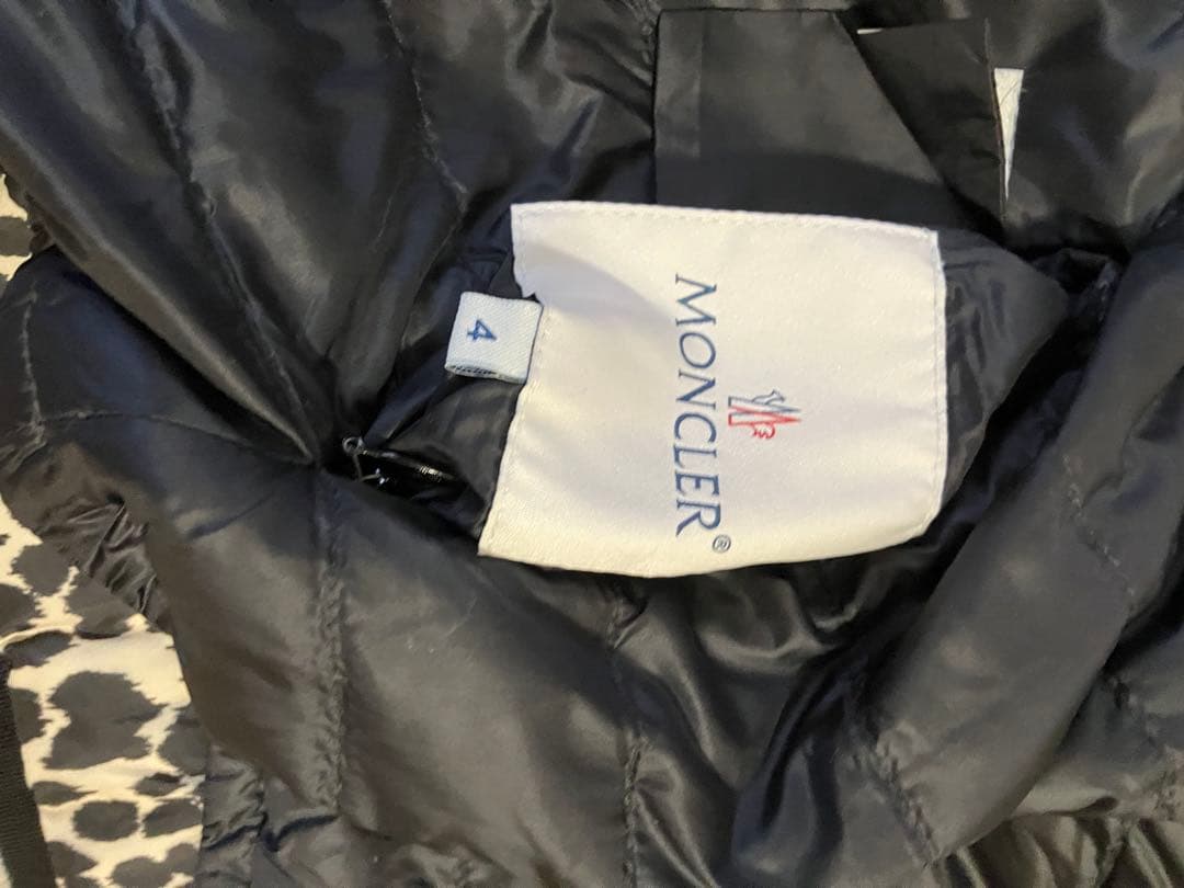 Moncler モンクレール　リバーシブルライトダウンジャケット