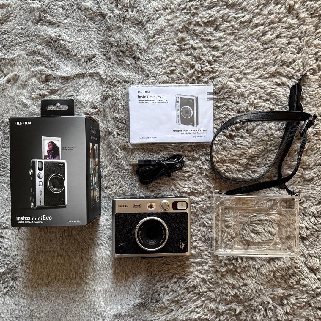 FUJIFILM instax mini Evo 本体と付属品