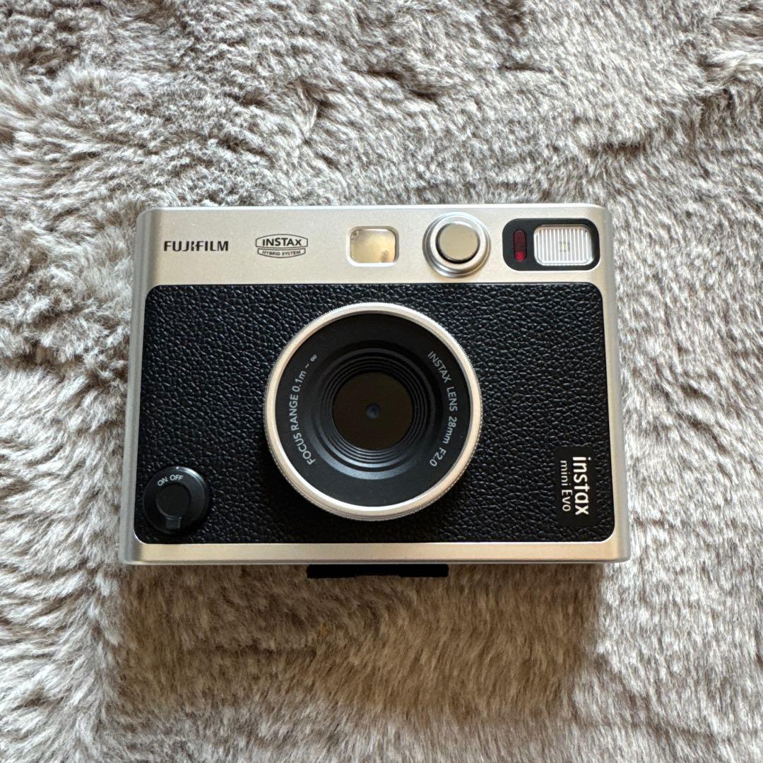 FUJIFILM instax mini Evo 本体と付属品