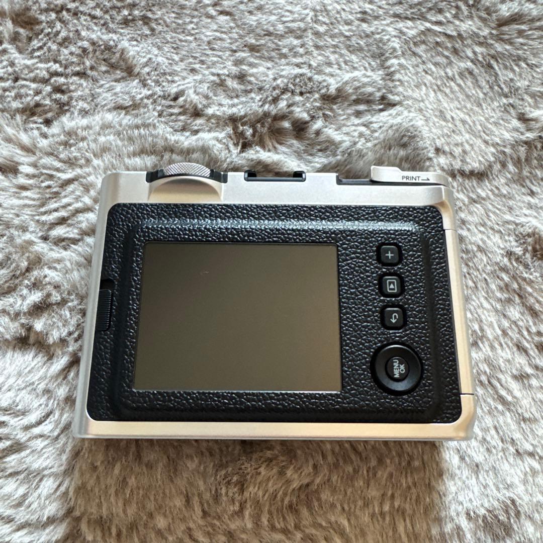 FUJIFILM instax mini Evo 本体と付属品