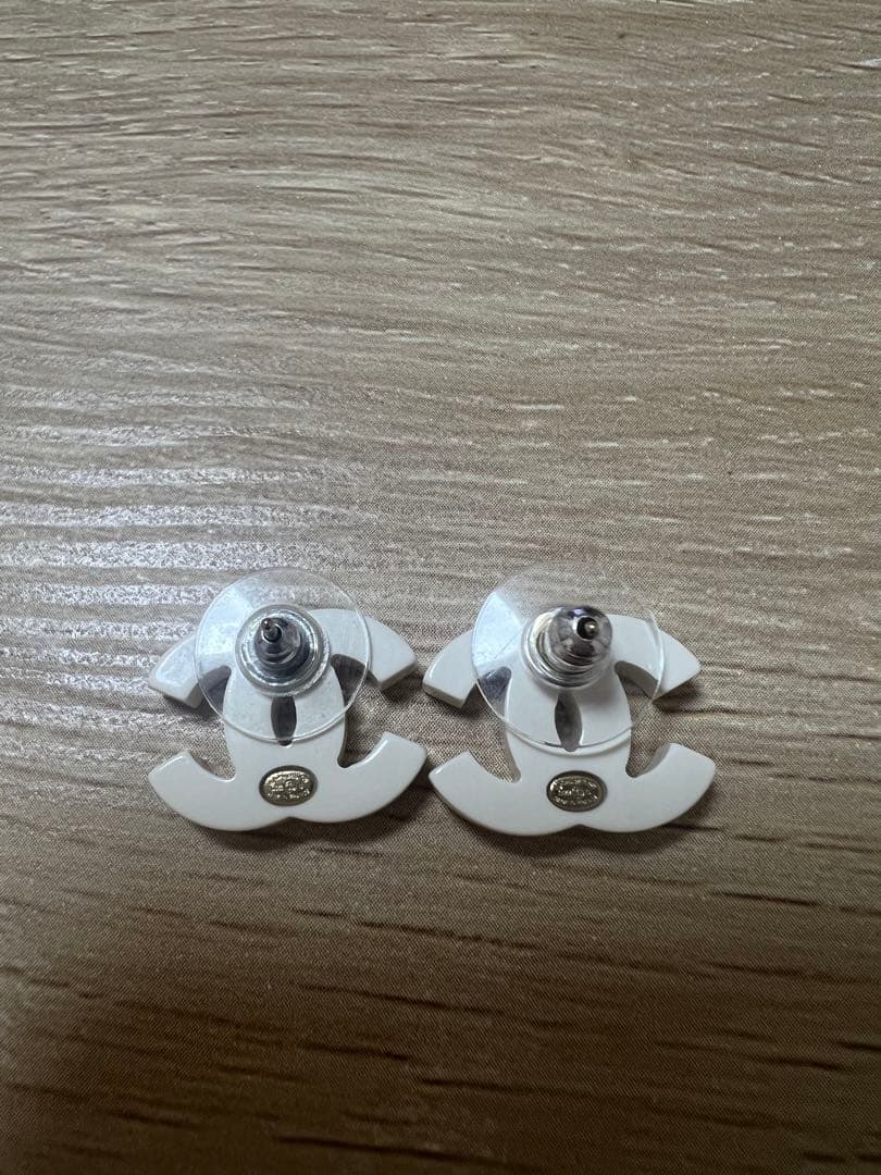 CHANEL ロゴデザイン ピアス(両耳用)
