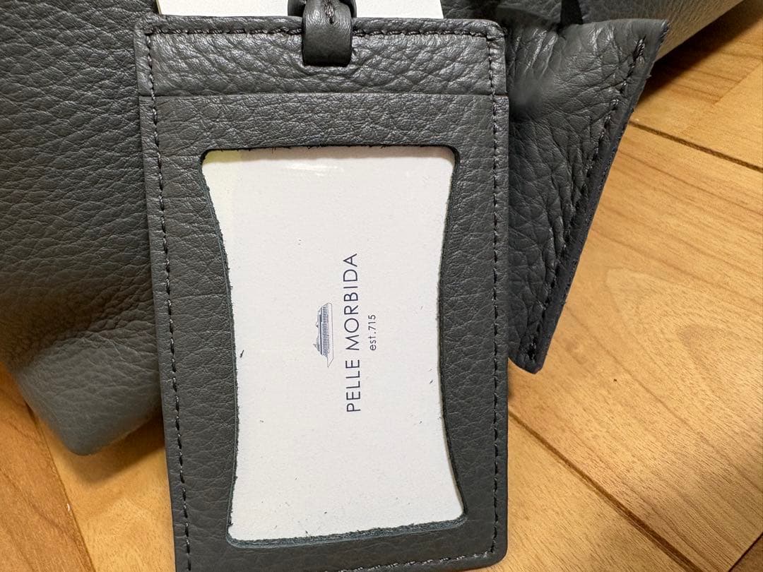 ペッレモルビダ チャコールグレー スリムレザートートバッグ 未使用 MB069