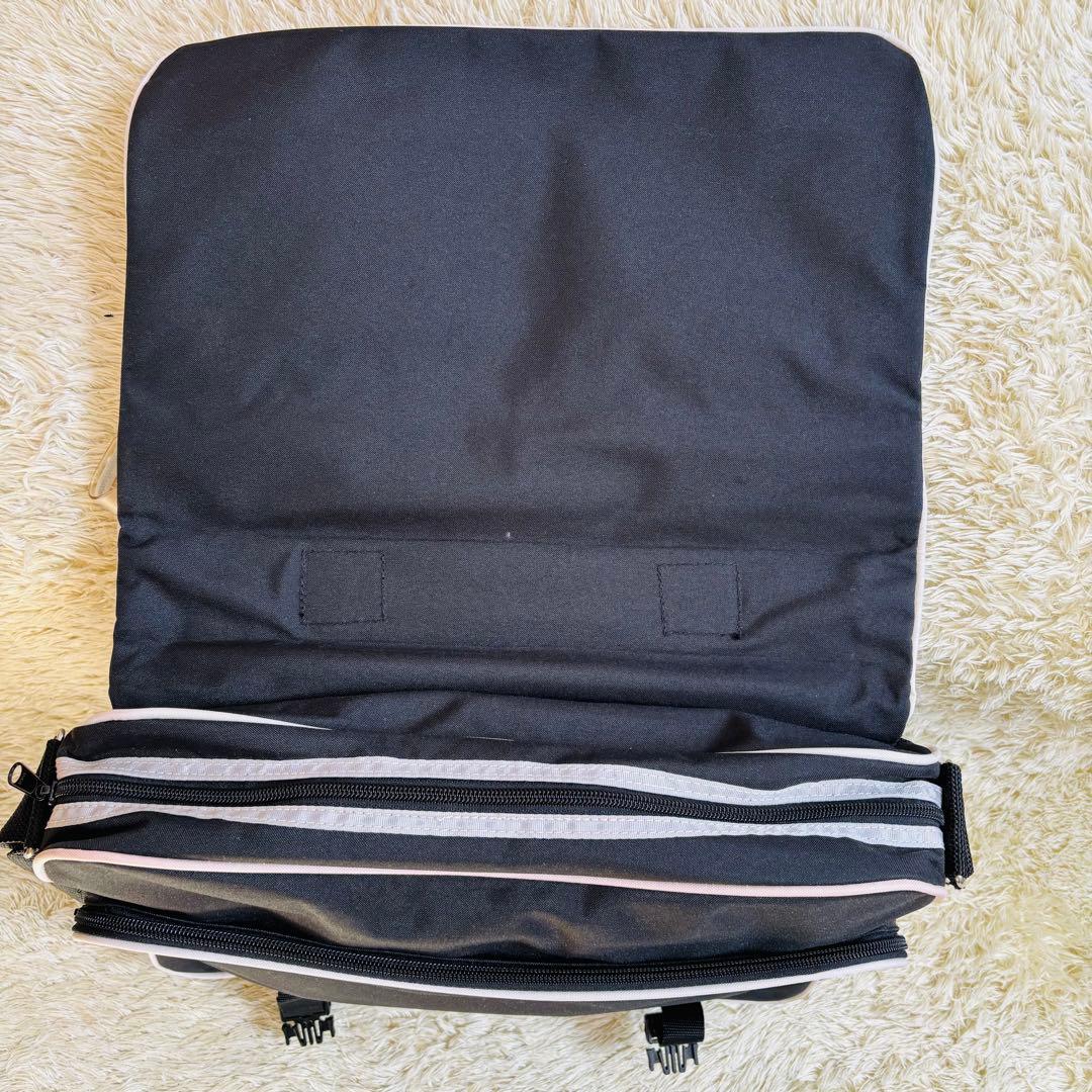 レア美品　ベネトン　メッセンジャーバッグ　FORMULA1 ヴィンテージ　黒