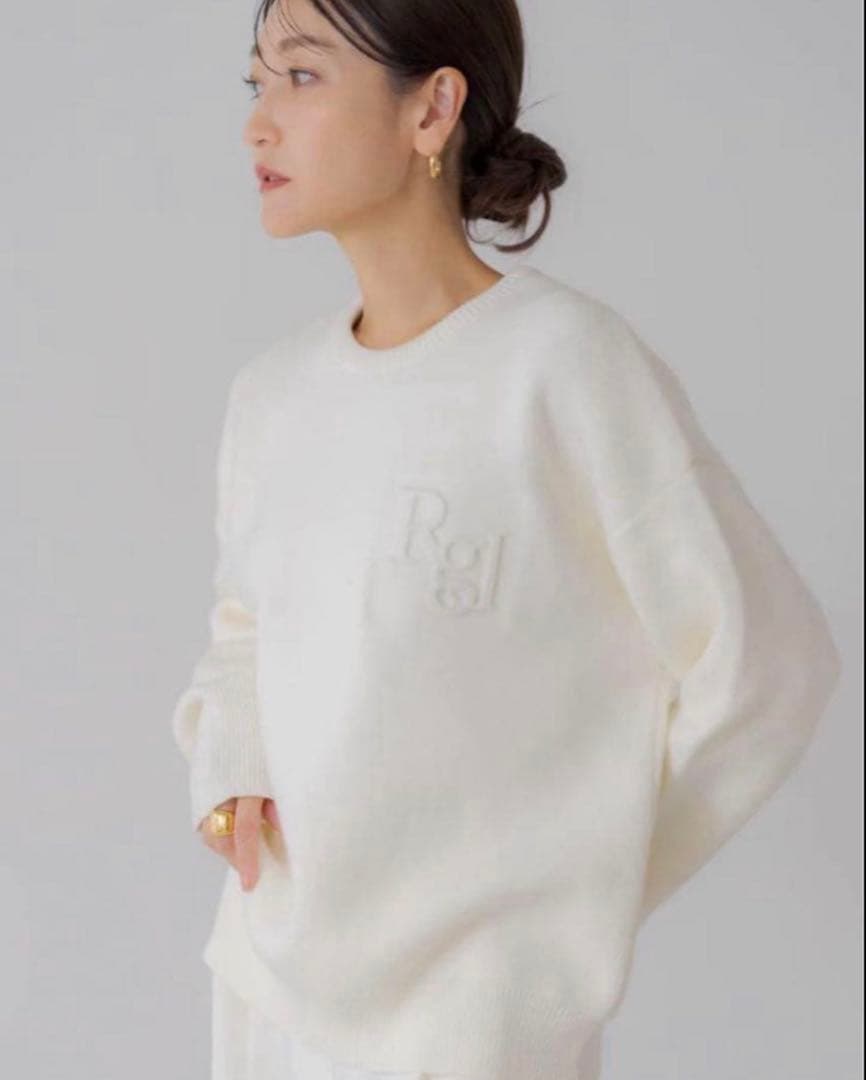 regleam ホワイト エンボスロゴニット