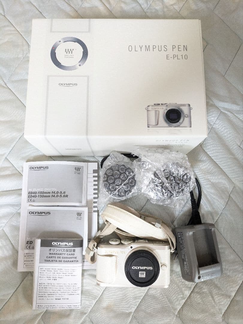 OLYMPUS PEN E-PL10 ホワイト　ダブルズーム＆単焦点レンズ