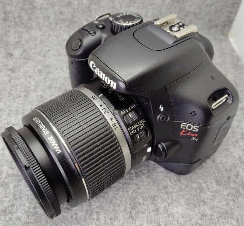 Canon 　EOS Kiss X4　　標準ズームレンズ付き