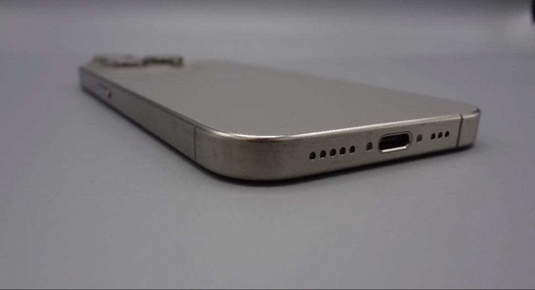 め*る様 Apple iPhone 15 Pro 256GB本体 付属品+新品液